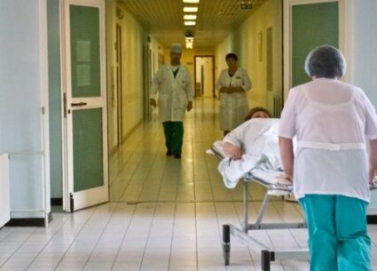 93% українців платять за послуги в медзакладах